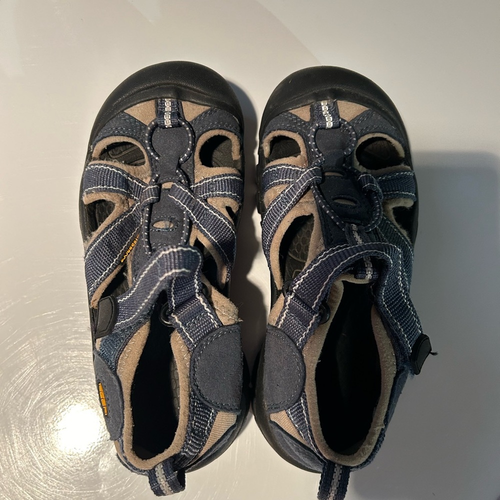 Boys Keen shoes size 13